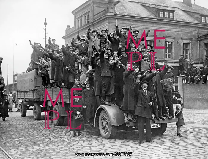 : Enthusiastic population in Reichenberg, 1938 : Enthusiastic population in Reichenberg, 1938
