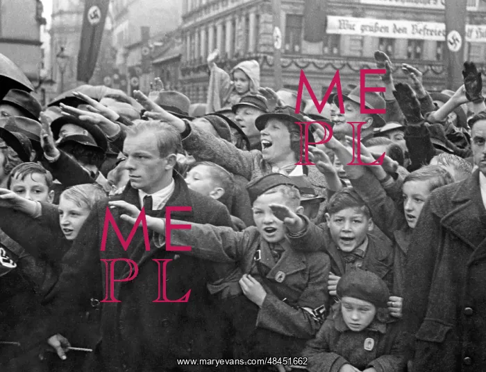 : Enthusiastic population in Tetschen, 1938 : Enthusiastic population in Tetschen, 1938
