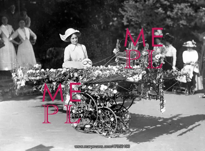 : Entrant in Ramsgate Battle of Flowers, Kent : Entrant in Ramsgate Battle of Flowers, Kent