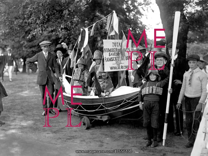 : Entrant in Ramsgate Battle of Flowers, Kent : Entrant in Ramsgate Battle of Flowers, Kent