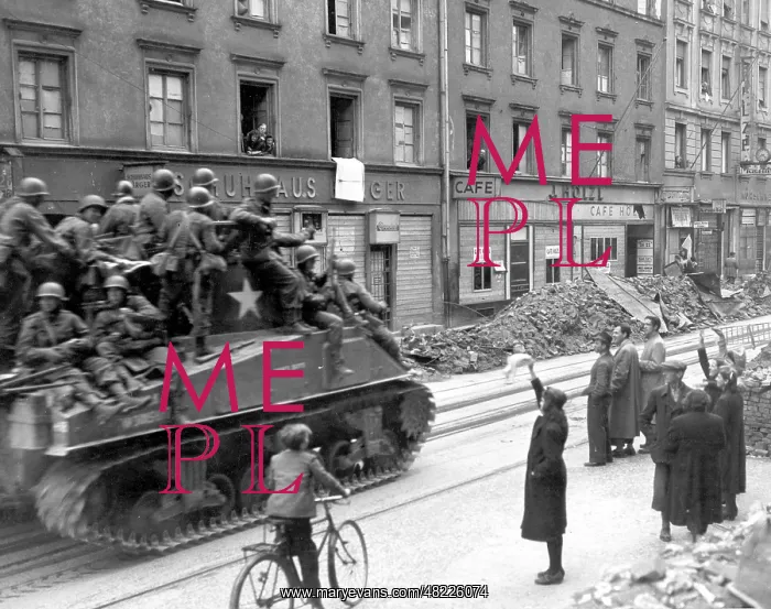 : The entry of Americans in Munich, 1945 : The entry of Americans in Munich, 1945