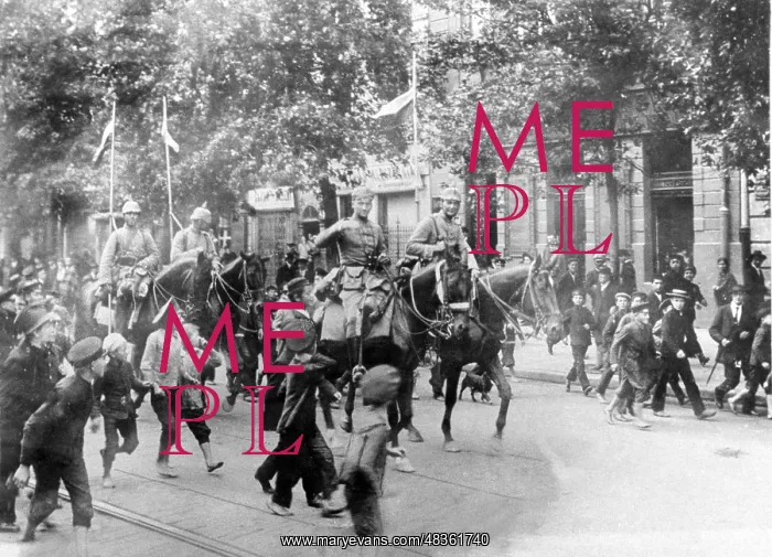 : Entry of the German cavalry in Warsaw, 1915 : Entry of the German cavalry in Warsaw, 1915
