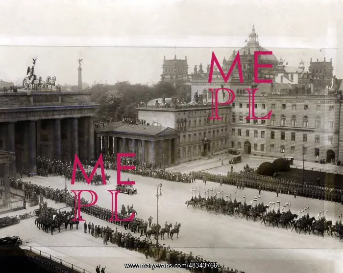 : Entry of Paul von Hindenburg in Berlin, 1925 : Entry of Paul von Hindenburg in Berlin, 1925