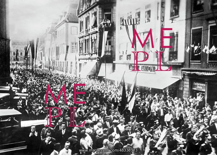 : Entry of policemen in Mainz, around 1930 : Entry of policemen in Mainz, around 1930
