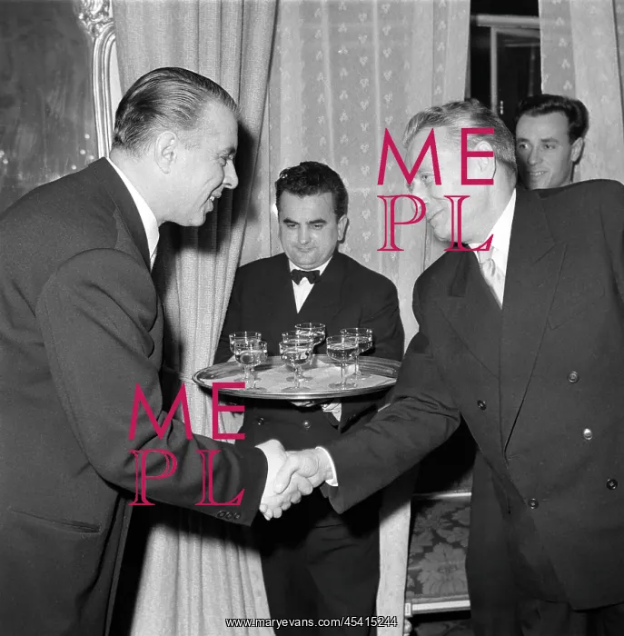: Enver Hoxha : Enver Hoxha