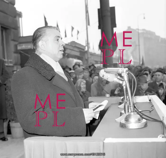  : Enver Hoxha