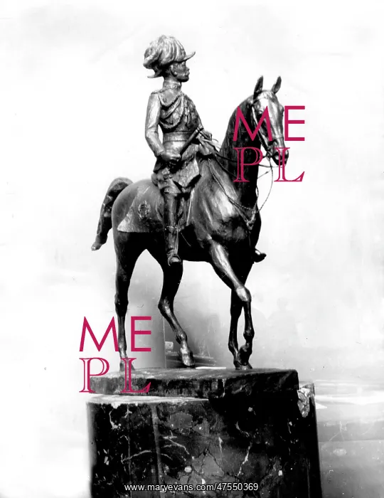 : Equestrian statue of Lord Kitchener : Equestrian statue of Lord Kitchener