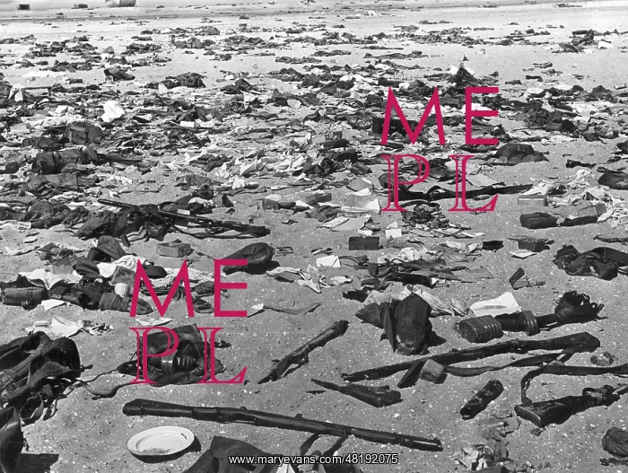 : Equipment of the British Army on the beach at Dunkirk, 1940 : Equipment of the British Army on the beach at Dunkirk, 1940