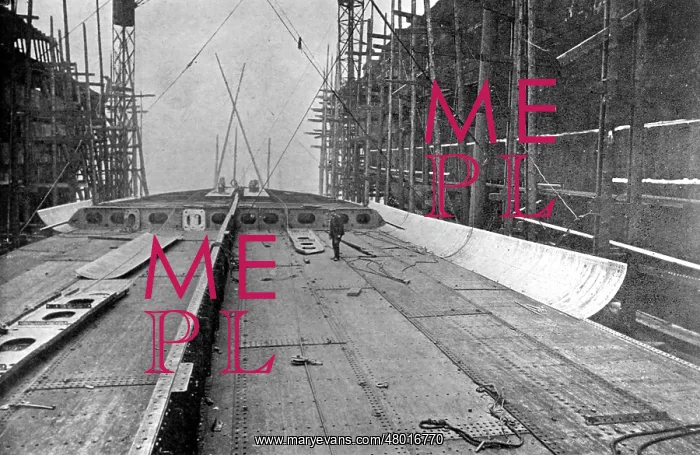 : Erecting the double bottom of a ship, WW1 : Erecting the double bottom of a ship, WW1
