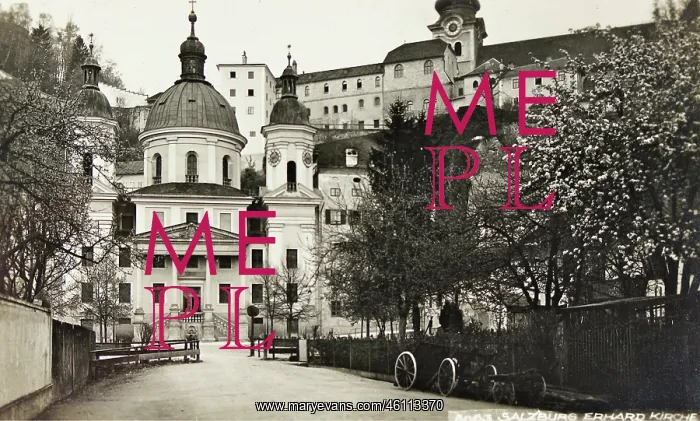 : The Erhardkirche in Salzburg. In the background : The Erhardkirche in Salzburg. In the background