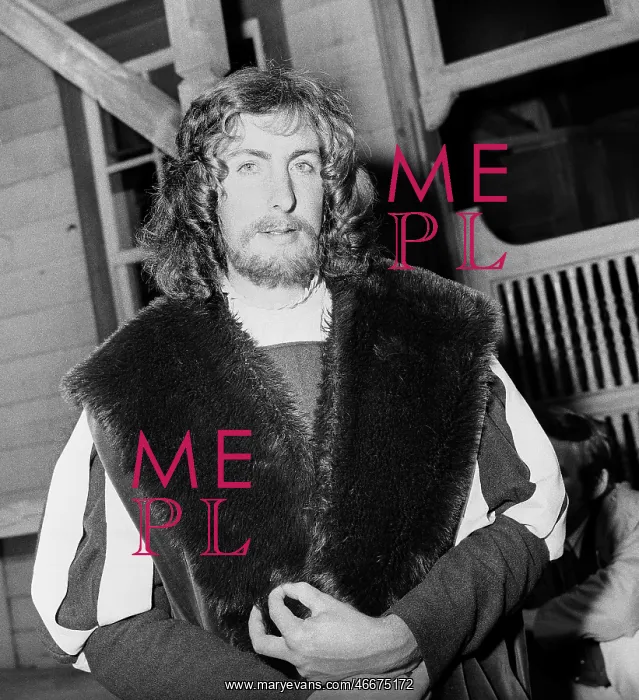 : Eric Idle. British actor Eric Idle on the set for >Monty Python's Fliegender Zirkus : Eric Idle. British actor Eric Idle on the set for >Monty Python's Fliegender Zirkus