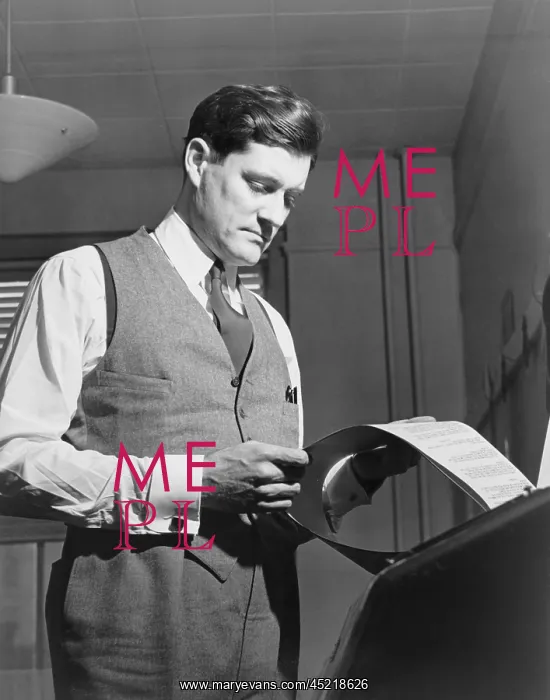 : Eric Sevareid (1912-1992), reads document ? : Eric Sevareid (1912-1992), reads document ?