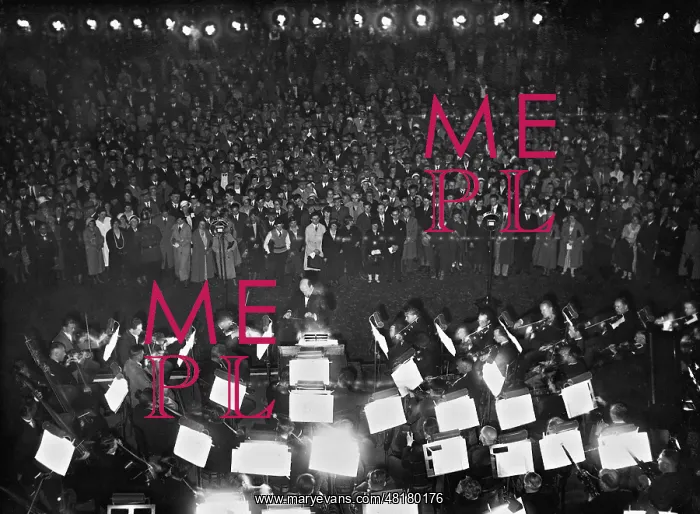 : Erich Kleiber conducts his orchestra, 1932 : Erich Kleiber conducts his orchestra, 1932