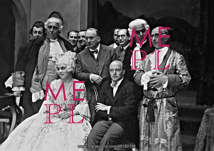 : Erich Kleiber with his ensemble : Erich Kleiber with his ensemble