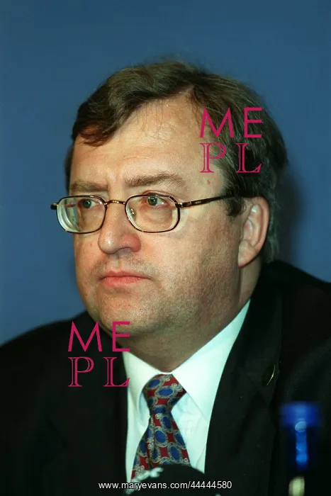  : Erik Asbrink