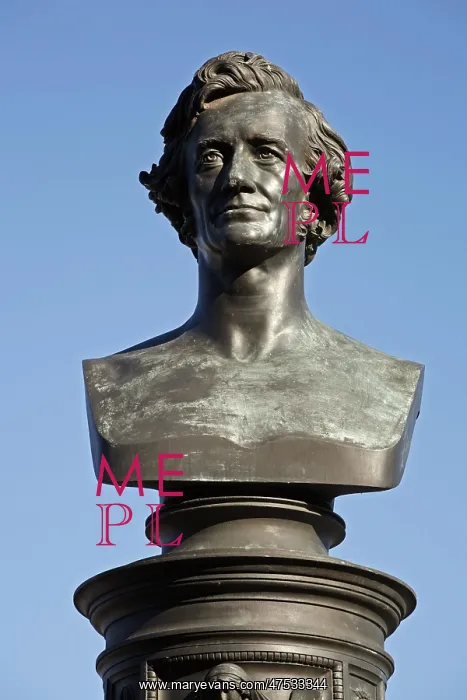  : Ernst Rietschel bust Dresden, Germany