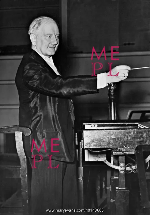  : Ernst von Dohnanyi conducts an orchestra, 1940