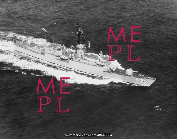 : Escort ship USS Hepburn (DE-1055) underway : Escort ship USS Hepburn (DE-1055) underway
