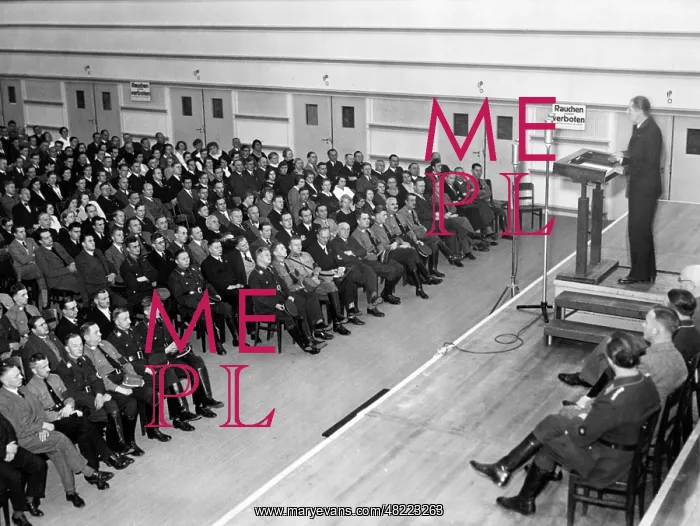 : Eugen Hadamovsky at a lecture, 1933 : Eugen Hadamovsky at a lecture, 1933