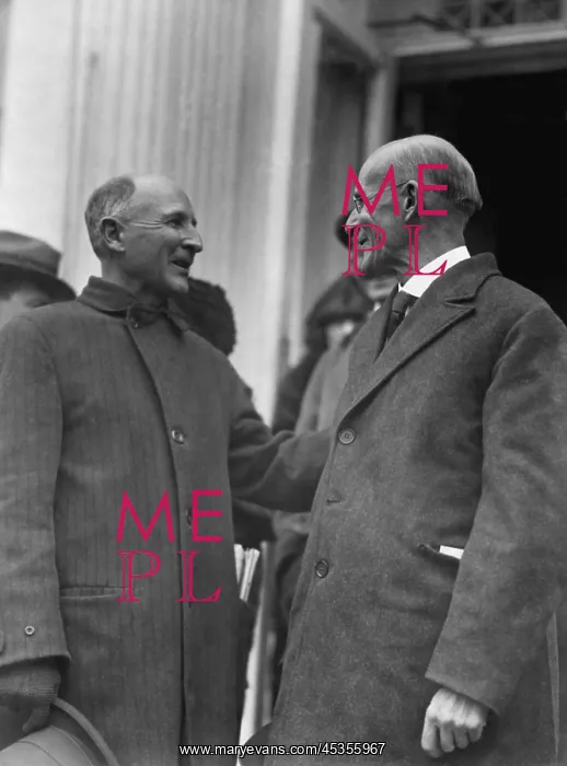 : Eugene Debs (right) facing his brother Theodore : Eugene Debs (right) facing his brother Theodore
