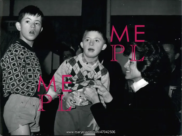 : Eunice Kennedy Shriver with disabled children : Eunice Kennedy Shriver with disabled children