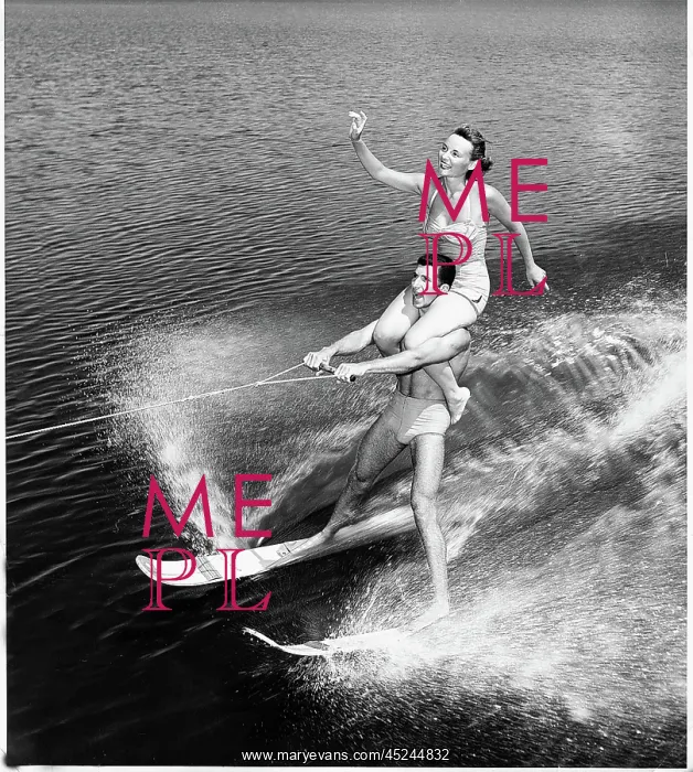 : EV1302 - WATER SKIERS. ? : EV1302 - WATER SKIERS. ?