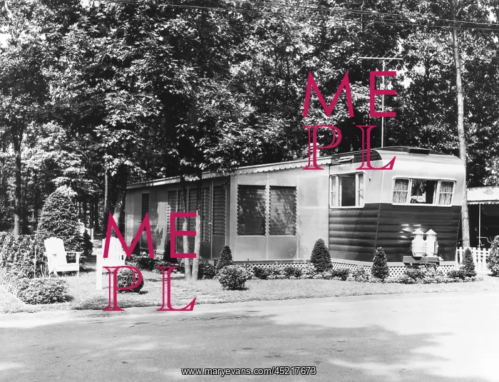  : EV1909 - Mobile home in trailer park, 1956. ?
