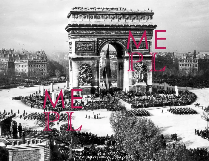 : EV1944 - The Arc de Triomphe during an Armistice ? : EV1944 - The Arc de Triomphe during an Armistice ?