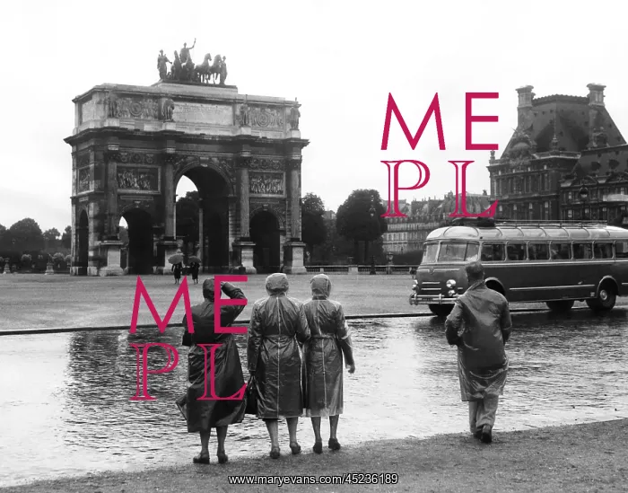 : EV1976 - Tourists viewing the Arc de Triophe ? : EV1976 - Tourists viewing the Arc de Triophe ?