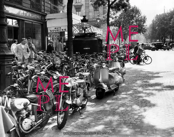 : EV1980 -Street scene in Paris, August 23, ? : EV1980 -Street scene in Paris, August 23, ?