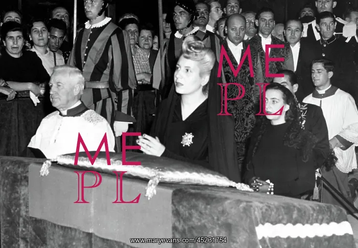 : EVA PERON kneels in prayer at the main altar ? : EVA PERON kneels in prayer at the main altar ?