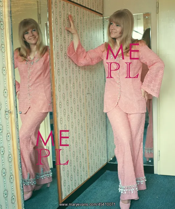 : Eva Pilarova - pop singer - mirror : Eva Pilarova - pop singer - mirror