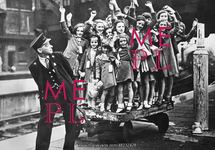 : Evacuation of children in England during Second World Wo : Evacuation of children in England during Second World Wo