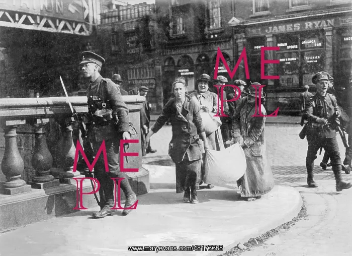 : Evacuation of civilians after the Easter riots in Dublin, 19 : Evacuation of civilians after the Easter riots in Dublin, 19