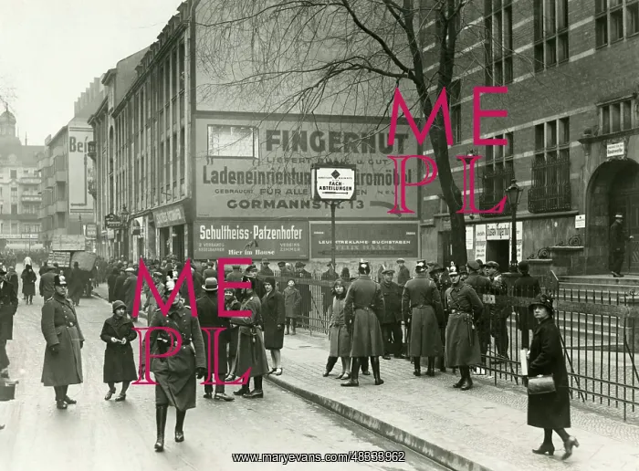 : Evacuation of the Gormann Strasse in Berlin, 1931 : Evacuation of the Gormann Strasse in Berlin, 1931