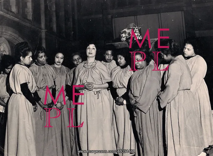 : Evelyn Dove in The Dark Disciples : Evelyn Dove in The Dark Disciples