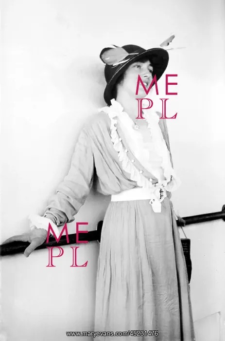 : Evelyn Nesbit Thaw (1884-1967), posing for ? : Evelyn Nesbit Thaw (1884-1967), posing for ?