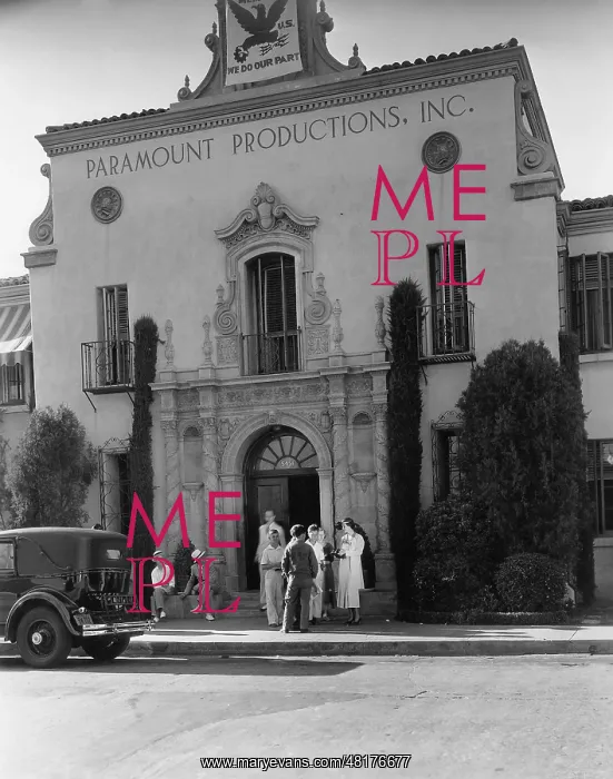 : Evelyn Vonablo in front of the Paramount Studios in Hollywoo : Evelyn Vonablo in front of the Paramount Studios in Hollywoo