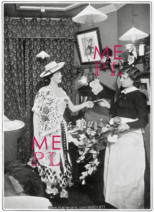 : Evie Greene in her dressing room at the Apollo : Evie Greene in her dressing room at the Apollo