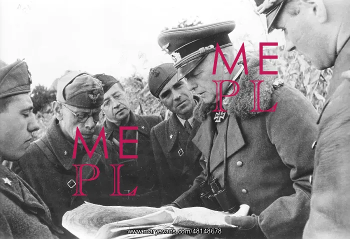 : Ewald von Kleist giving orders on the Eastern front, 1941 : Ewald von Kleist giving orders on the Eastern front, 1941