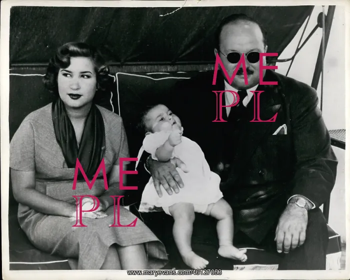 : Ex-King Farouk of Egypt with wife and son in Capri : Ex-King Farouk of Egypt with wife and son in Capri