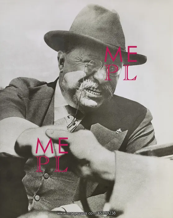 : Ex-President Theodore Roosevelt speaking to a crowd : Ex-President Theodore Roosevelt speaking to a crowd