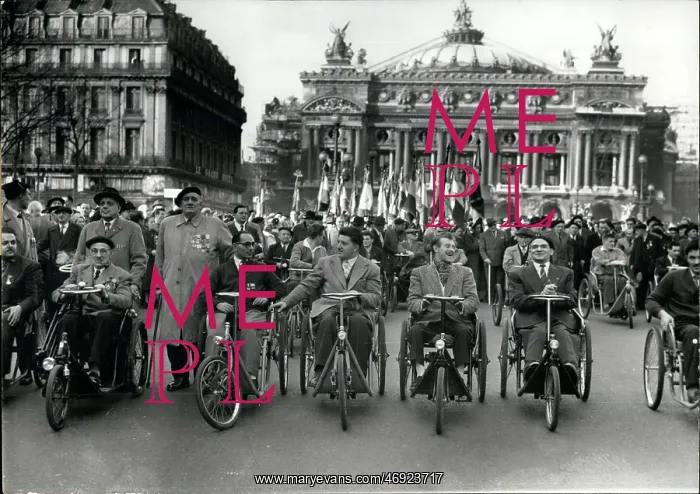 : Ex-servicemen demonstrate for higher pensions, Paris : Ex-servicemen demonstrate for higher pensions, Paris