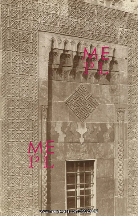: Example of Kufic writing - Aleppo, Syria : Example of Kufic writing - Aleppo, Syria