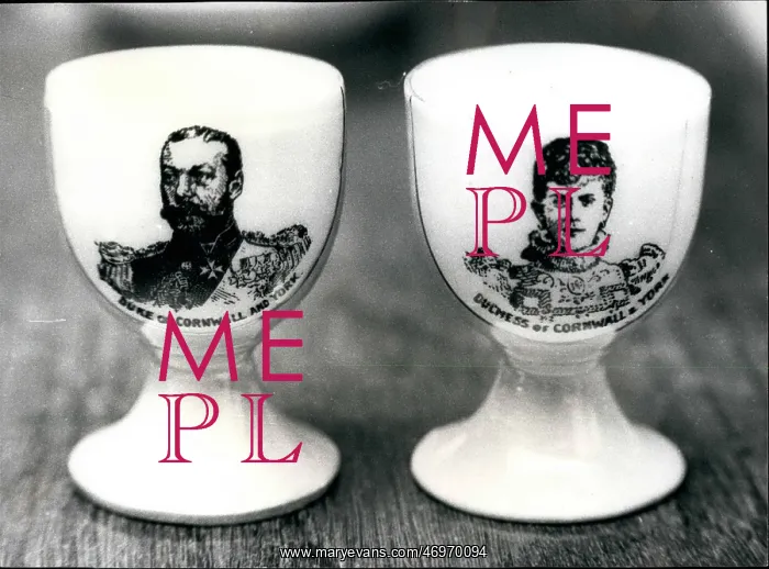 : Examples from David Cove's collection of egg cups : Examples from David Cove's collection of egg cups
