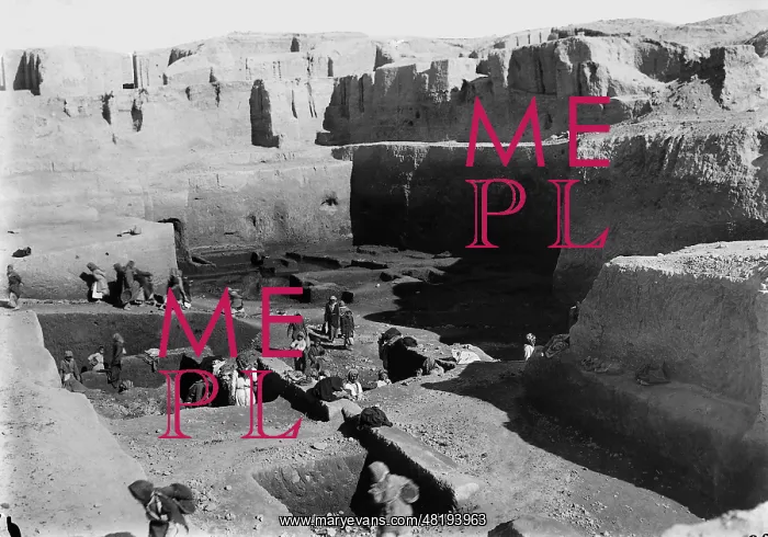 : Excavation of Ur, 1930 : Excavation of Ur, 1930