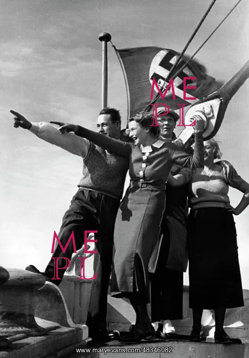 : Excited KdF vacationers : Excited KdF vacationers