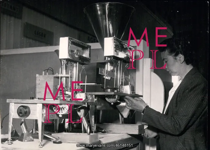  : Exhibit and demonstration of machine, Versailles, France