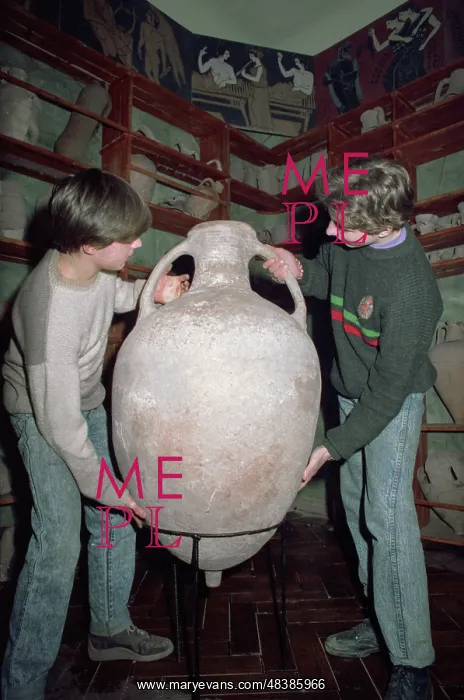 : Exhibition of amphorae : Exhibition of amphorae