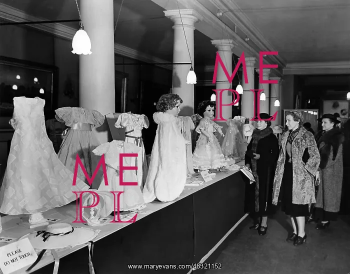 : Exhibition of dolls that Elizabeth II received : Exhibition of dolls that Elizabeth II received